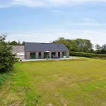 Landuin - 30km From The Sea By Interhome *