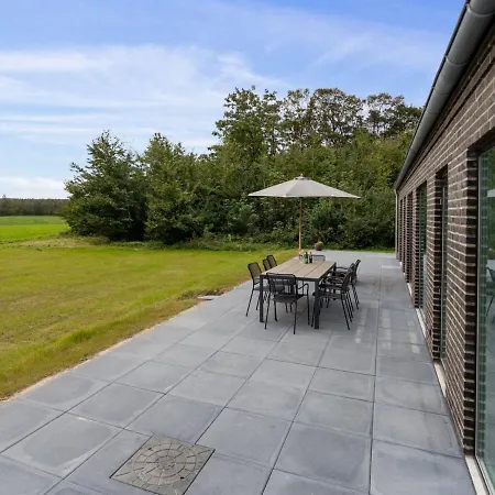 Landuin - 30km From The Sea By Interhome Nyaraló