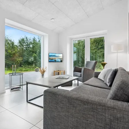 Landuin - 30km From The Sea By Interhome Nyaraló