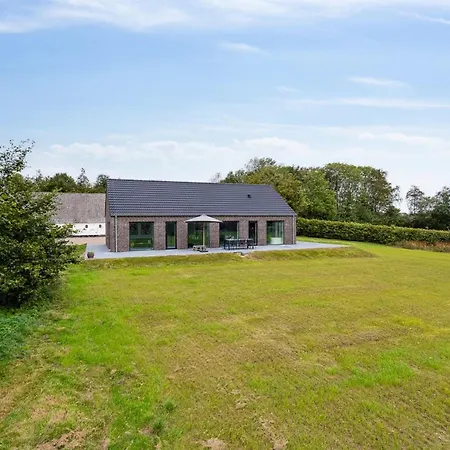 Landuin - 30km From The Sea By Interhome *