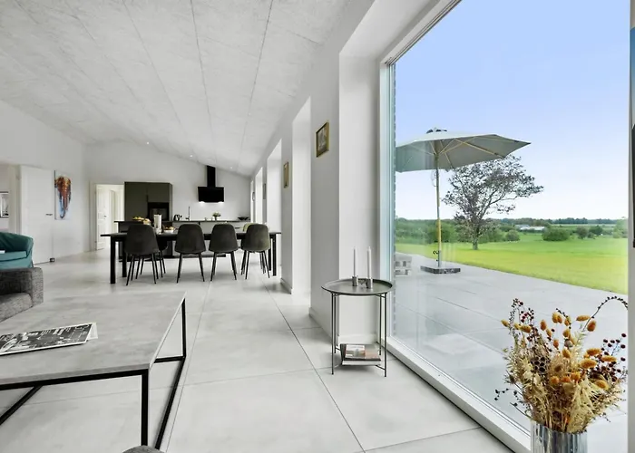 Landuin - 30km From The Sea By Interhome *